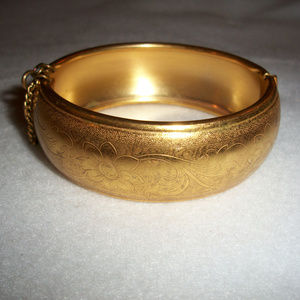 Antique Jewelry - Antique Gold Shell Wide Cuff Bracelet Antique Jewelry - Antique Gold Shell Wide Cuff Bracelet